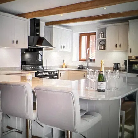 Stylish Mountain View - Near Slopes *